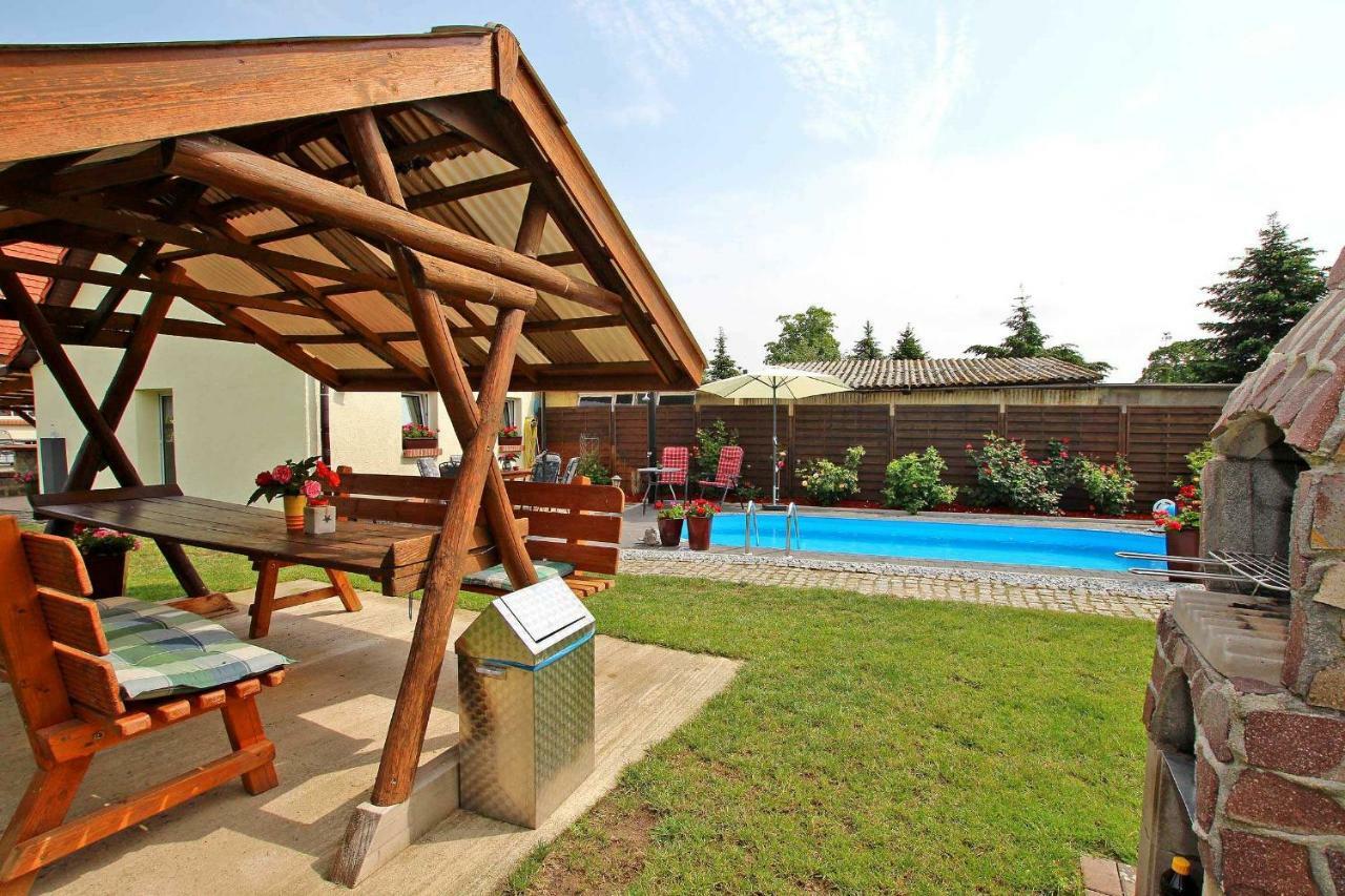 Ferienhaeuser Mit Pool Kummerow Schw 1010 Kummerow (Mecklenburgische Seenplatte) Exterior foto